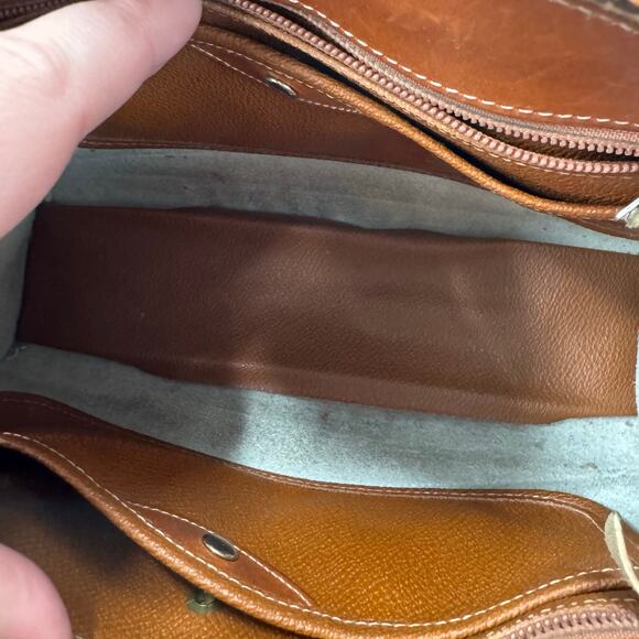 Vintage Dooney and Bourke white and brown leather crossbody bag - Picture 4 of 15